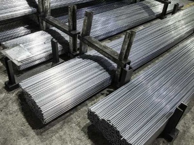304不鏽鋼和45號鋼鍍洛棒的對比
